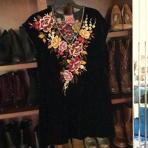Johnny was long velvet embroidered blouseminidress